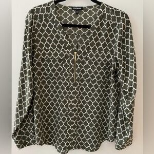 Express Olive and White Geometric Print Zip-Front Blouse, W Size Medium